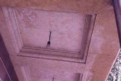 Подшивка потолка балконов